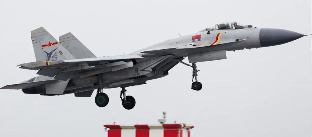 歼-15与F-14，空中巨龙的对比与探析，歼-15与F-14空中巨龙对比探析
