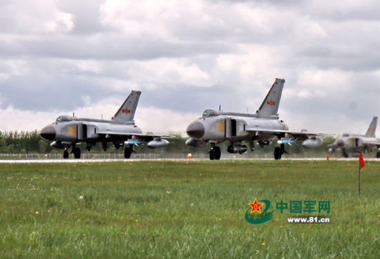 歼八战斗机几代,历史沿革与性能特点,歼八战斗机,几代沿革与性能特点详解