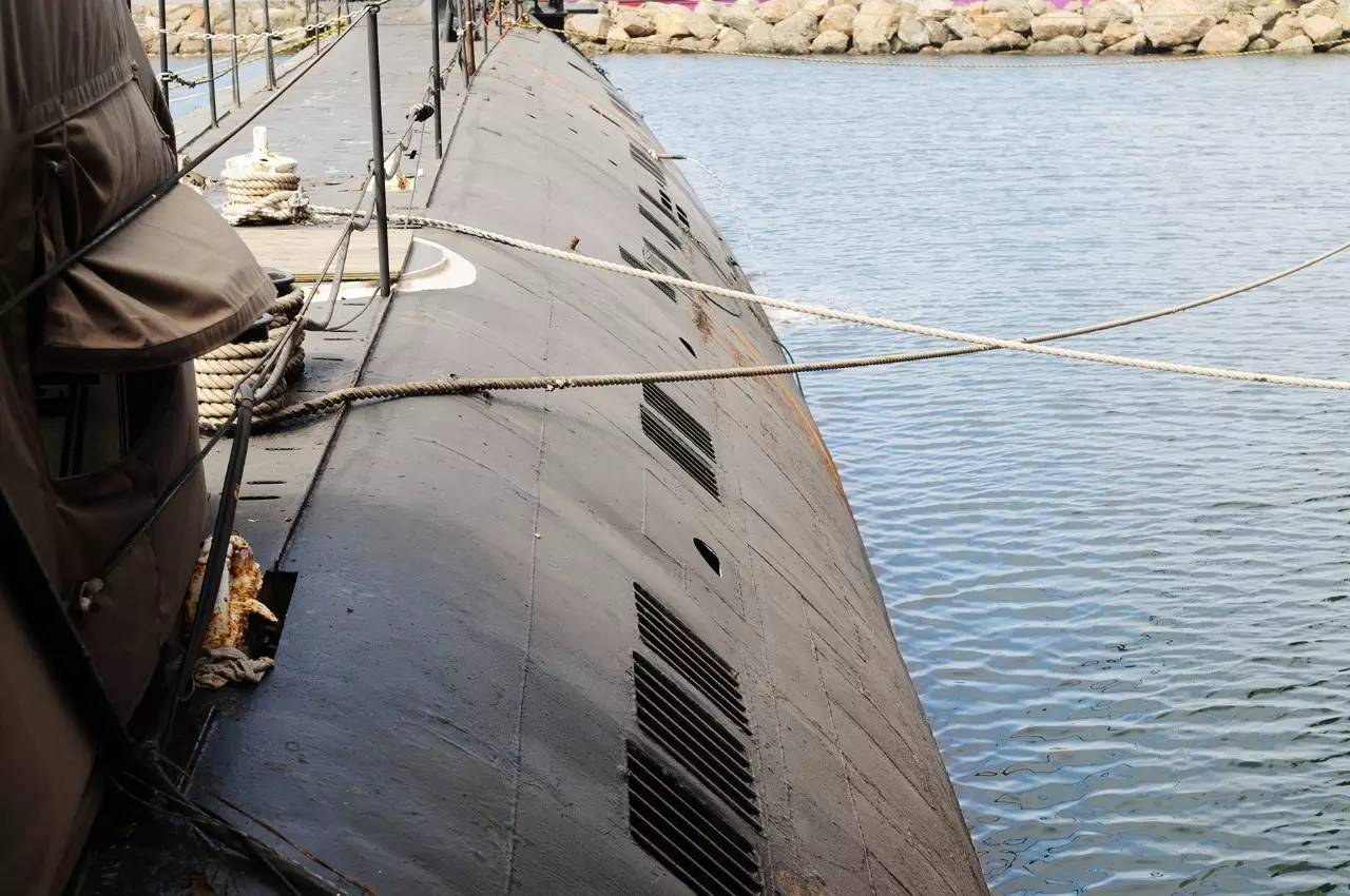 F级常规潜艇,深海静默的守护者,F级常规潜艇,深海中的静默守护者