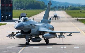 歼-10C最新战斗机,中国空军的崭新利剑,中国空军新利器,歼-10C最新战斗机亮相,展现强大战力