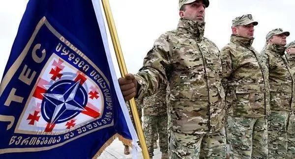 参考消息报纸与世界军事杂志，窥探全球军事动态的双重窗口，全球军事动态双重窗口，参考消息报纸与世界军事杂志透视军事动态