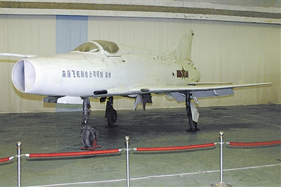 歼-12战斗机与跑道长度的重要性，歼-12战斗机与跑道长度，飞行成功的关键要素