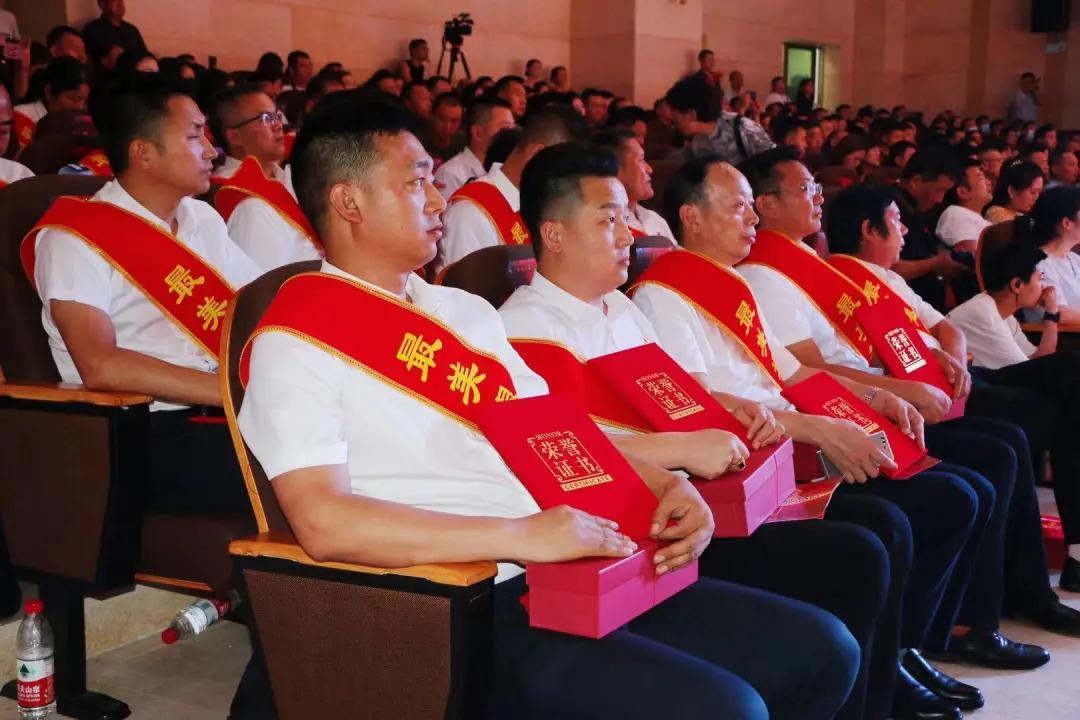 儿童合唱团演绎中国人民志愿军军歌,传承英雄精神,唱响时代旋律,儿童合唱团唱响志愿军军歌,传承英雄精神,时代旋律响彻云霄