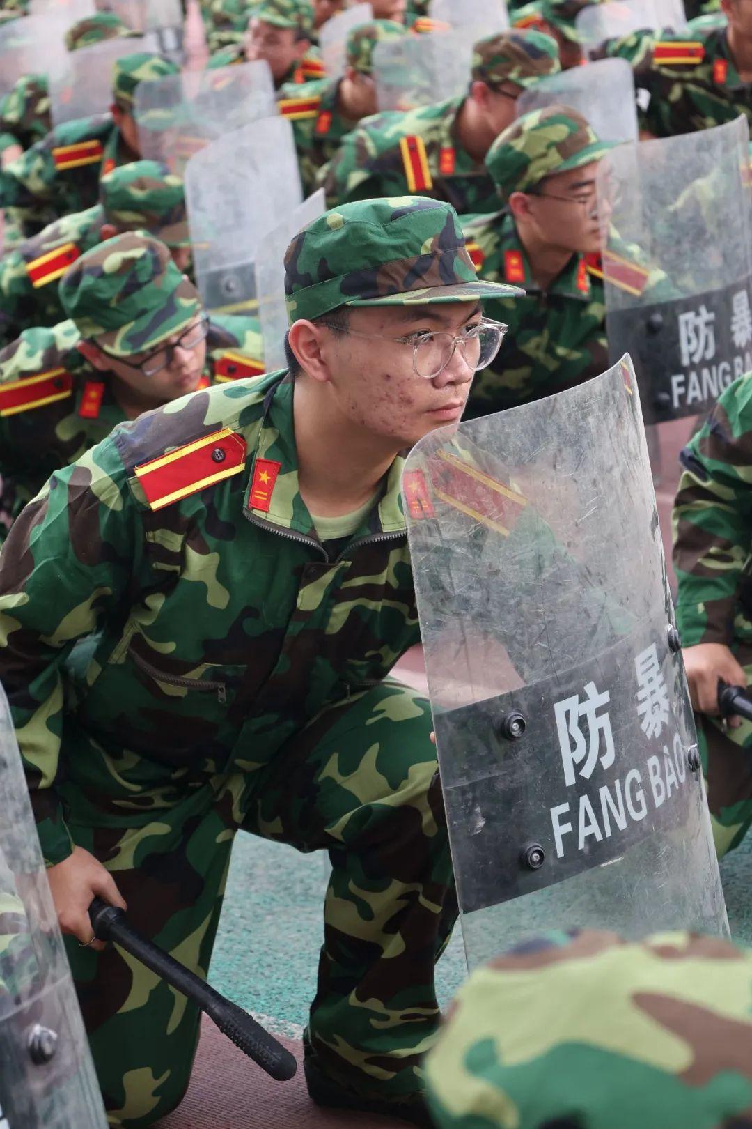女兵方队高清，展现新时代巾帼英雄的风采，新时代巾帼英雄风采，女兵方队高清展示
