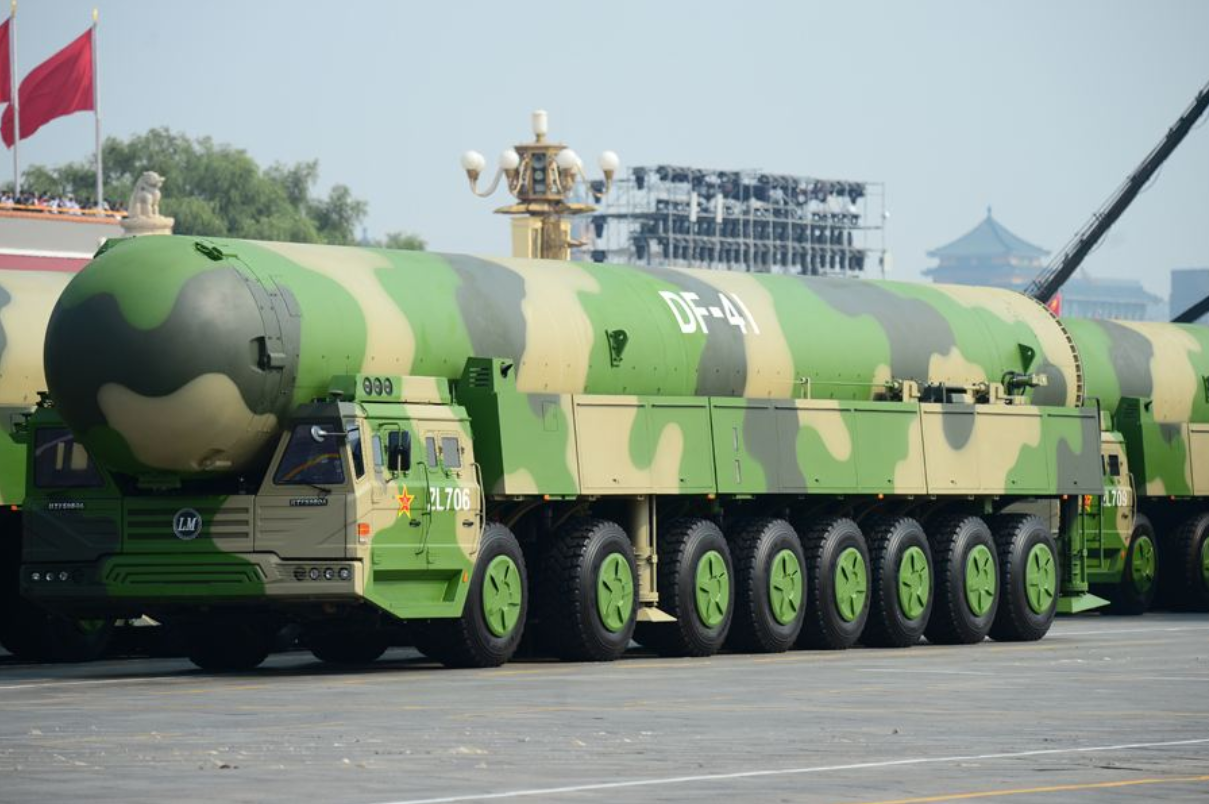 白杨洲际导弹与东风41,两大巨擘的交汇与比较,白杨洲际导弹与东风41,两大巨擘的对比与交汇分析