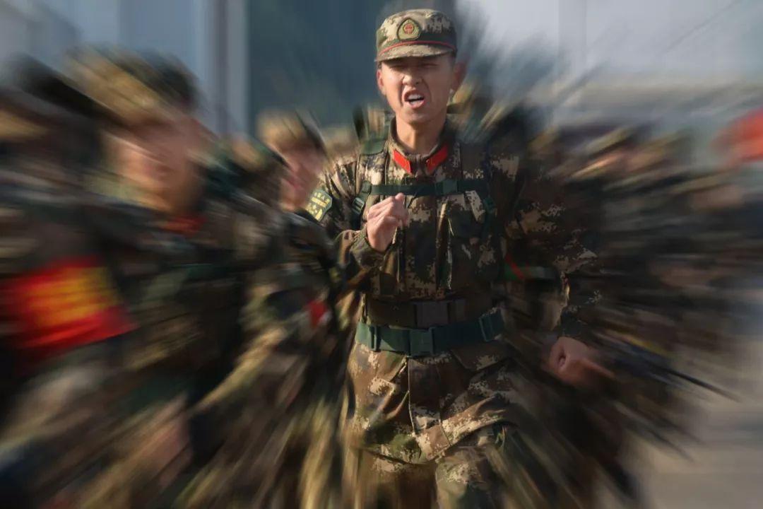 打新兵15分钟视频,训练新兵的过程与挑战,新兵训练,挑战与过程揭秘,15分钟视频展现打新兵场景