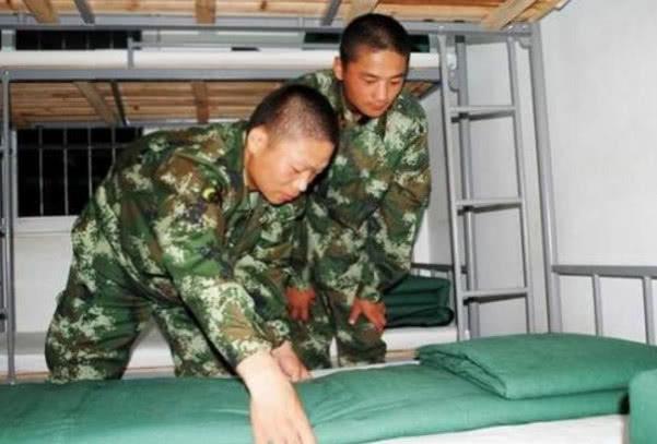 打新兵15分钟视频,训练新兵的过程与挑战,新兵训练,挑战与过程揭秘,15分钟视频展现打新兵场景