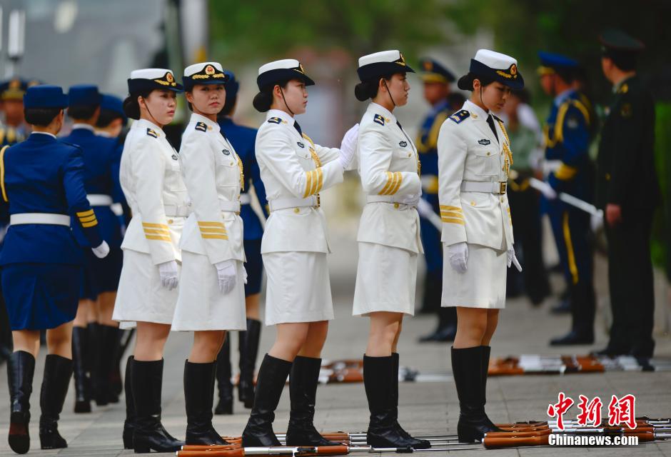 解放军女兵仪仗队完整版,荣耀与力量的展现,解放军女兵仪仗队全景展示,荣耀与力量的璀璨瞬间