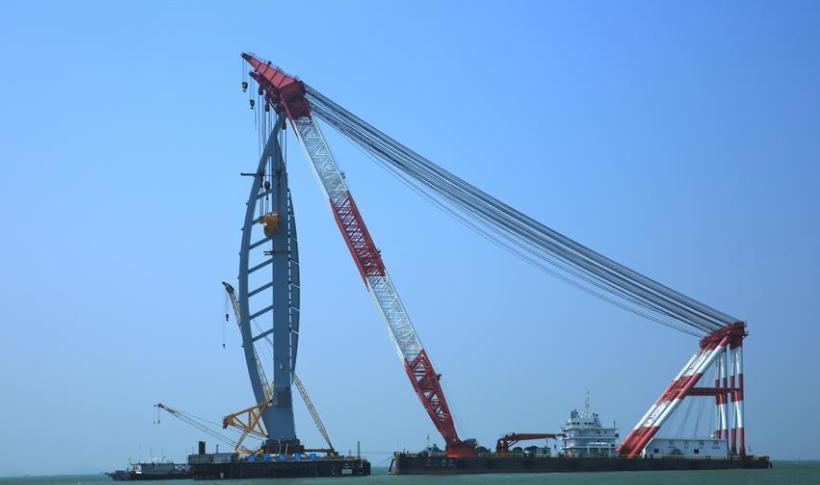 中国第一艘航母，辽宁舰的尺寸与意义，中国首艘航母辽宁舰，尺寸震撼，意义重大