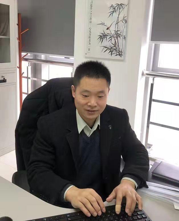 石岗军营里的树,图片中的故事与历史印记,石岗军营里的树,图片中的故事与历史印记揭秘