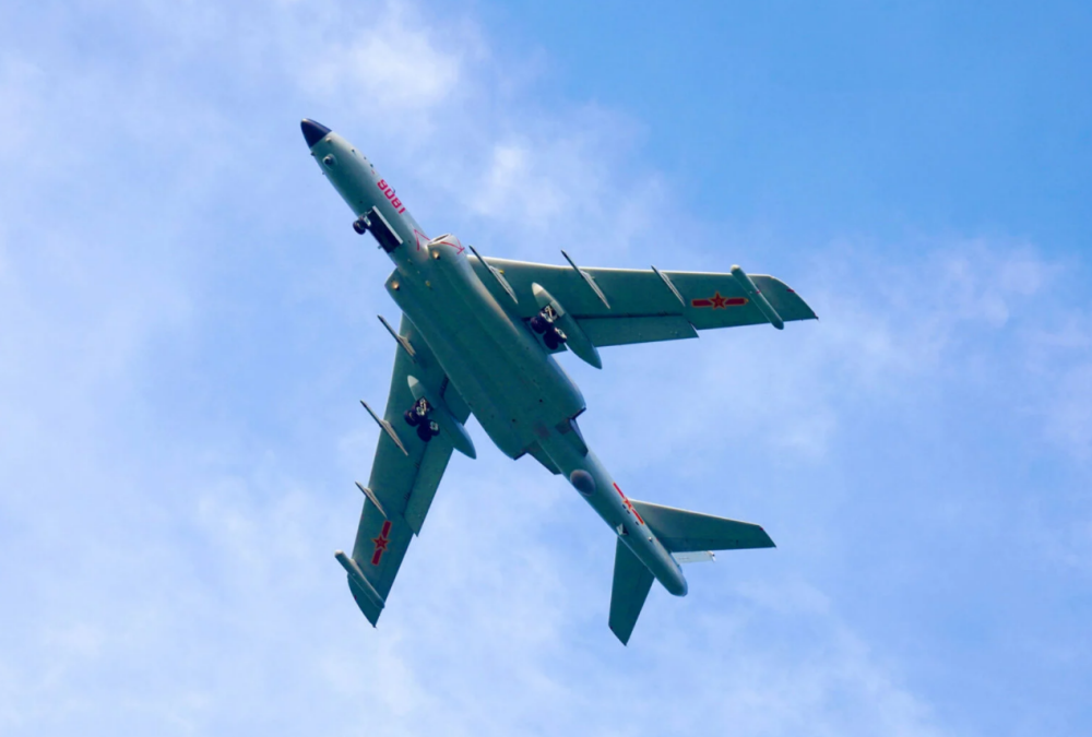 美国轰炸机现身南海,地区安全格局的新挑战,南海安全新挑战,美国轰炸机引发地区安全格局变动