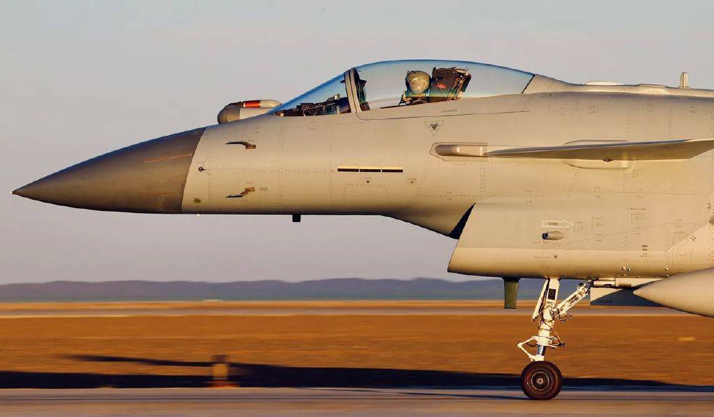 歼-20隐形战斗机为何选择不使用加莱特进气道,歼-20隐形战斗机进气道设计之谜,为何选择不使用加莱特进气道探究