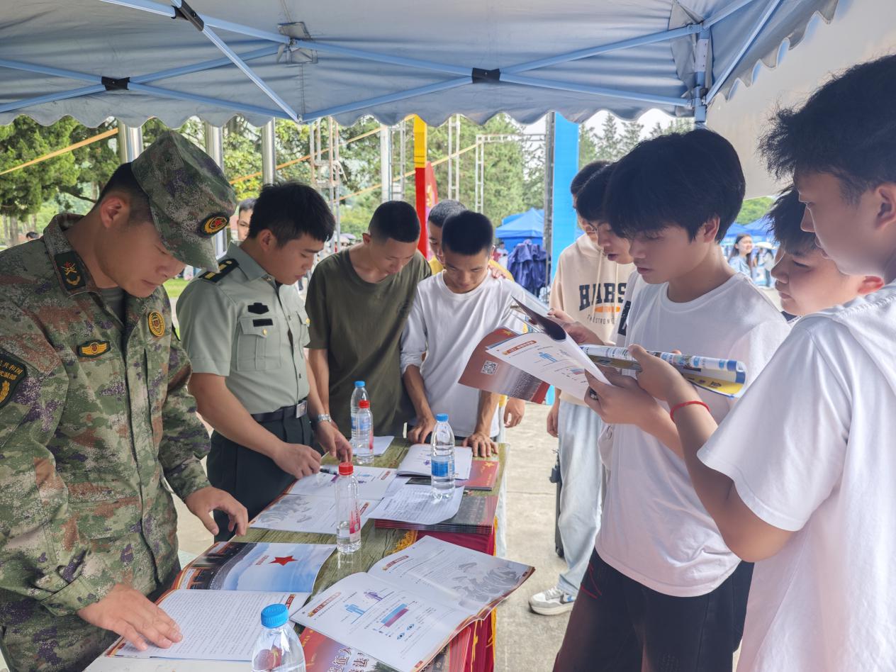 积极应征入伍,青年担当时代使命,青年担当时代使命,积极应征入伍