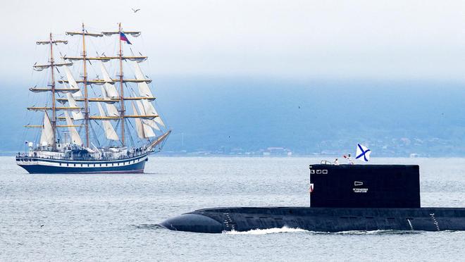 俄海军成立328周年阅舰式,荣耀与力量的展示,俄海军成立328周年阅舰式,荣耀与力量的盛大庆典