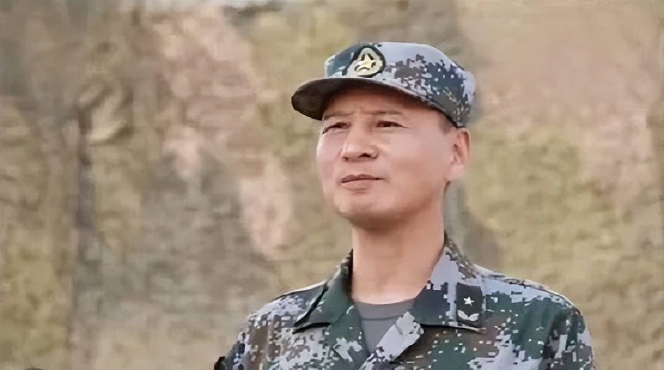 揭秘钟军长,一位英勇无畏的指挥官——来自二十一集团军的杰出代表,钟军长,二十一集团军英勇指挥官的传奇故事