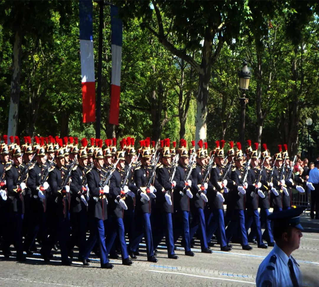 香巷阅兵式,传统与现代的交融,香巷阅兵式,传统与现代的完美交融