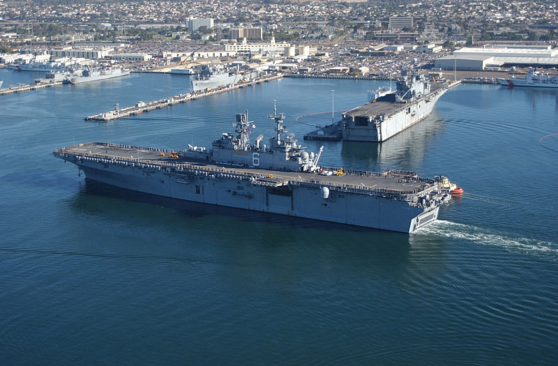 黄蜂级两栖攻击舰满载,展现强大的多维作战能力,黄蜂级两栖攻击舰满载战力,多维作战能力强大展现