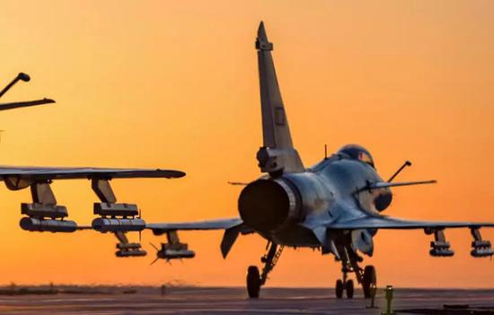 歼16与歼10C,体型之比较,歼16与歼10C体型对比解析