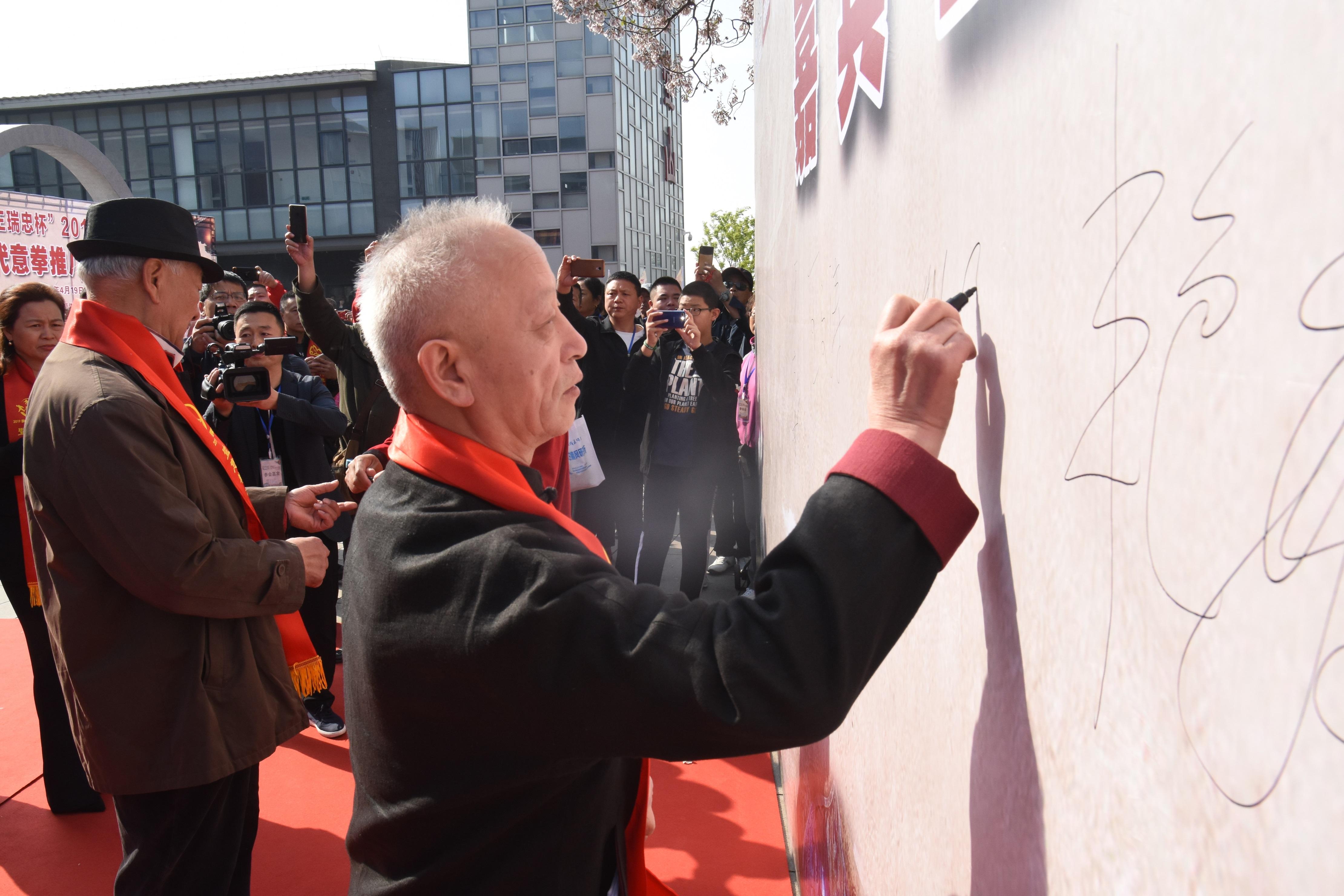 香港一肖王中王高手论坛,探索与解析,香港一肖王中王高手论坛,深度探索与解析