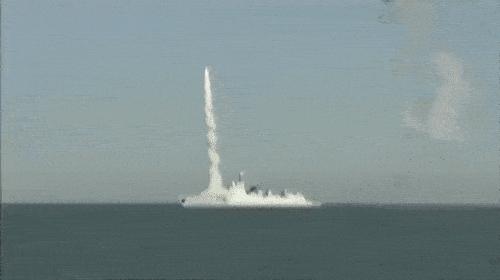 揭秘中国海军的利器,052D型导弹驱逐舰装备万发炮,揭秘中国海军利器,052D型导弹驱逐舰的万发炮装备